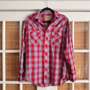 Men’s- Wrangler Button up shirt